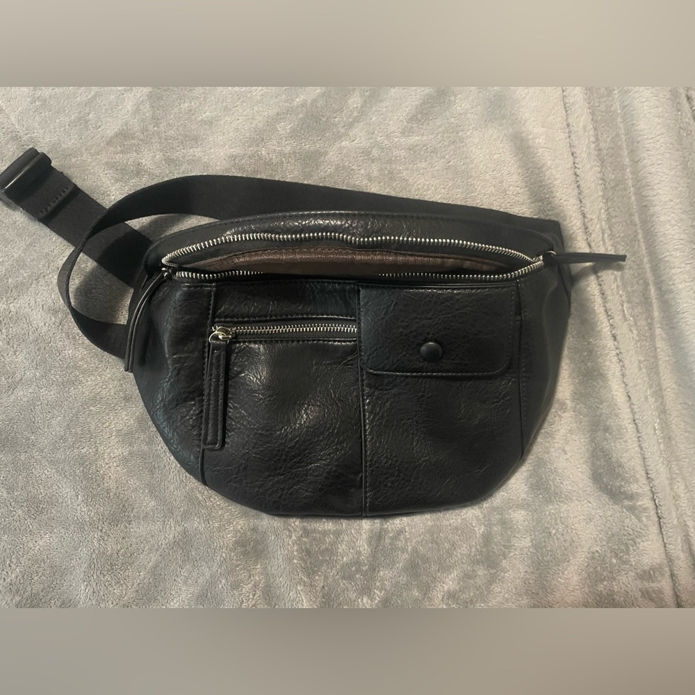 2/$25 🎉 BELT BAG vegan leather with large capacity - Picture 6 of 11